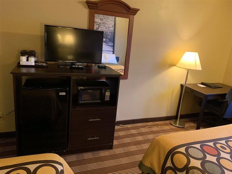 Hotel Super 8 by Wyndham Eau Claire WI Extérieur photo