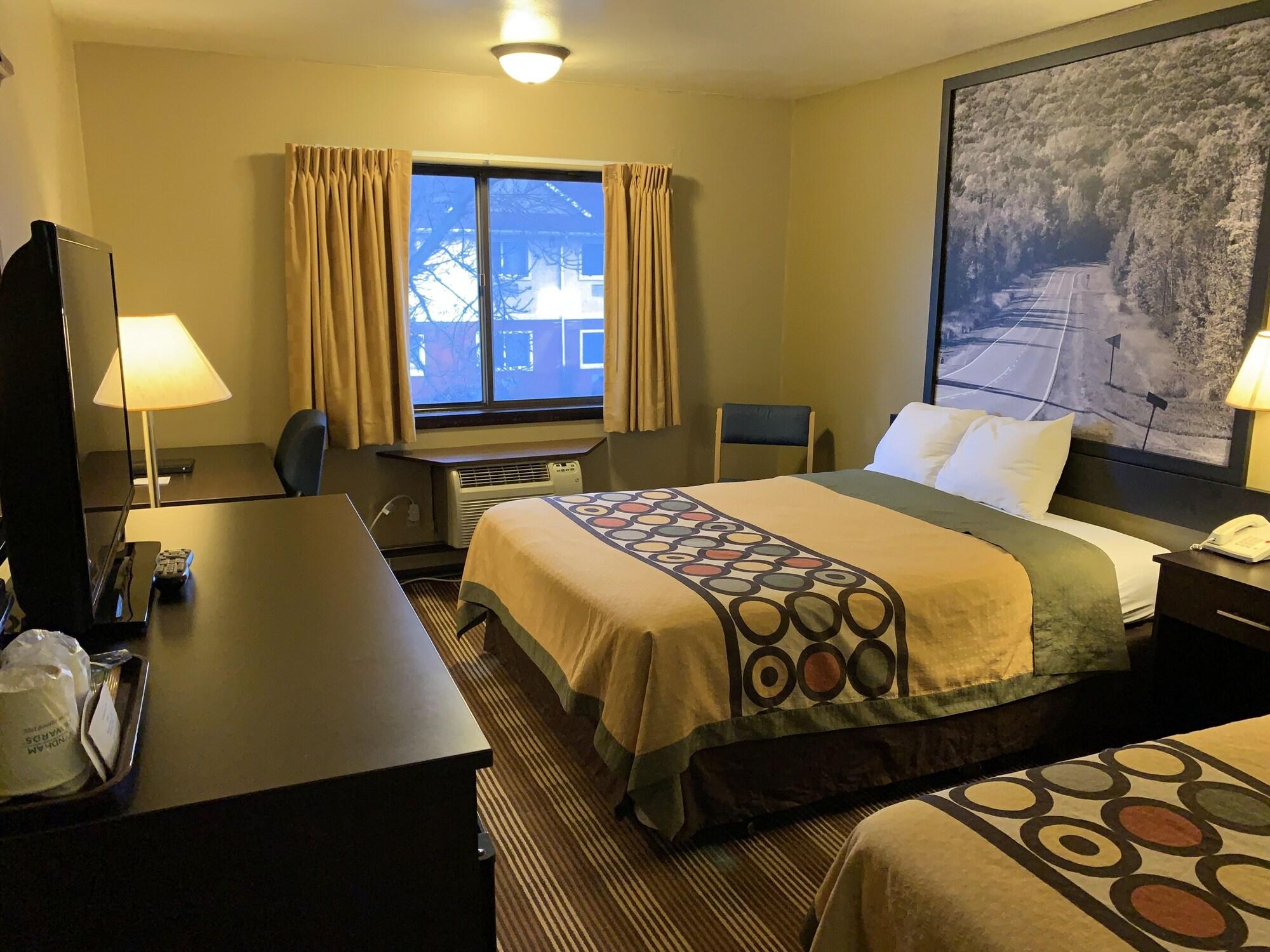 Hotel Super 8 by Wyndham Eau Claire WI Extérieur photo