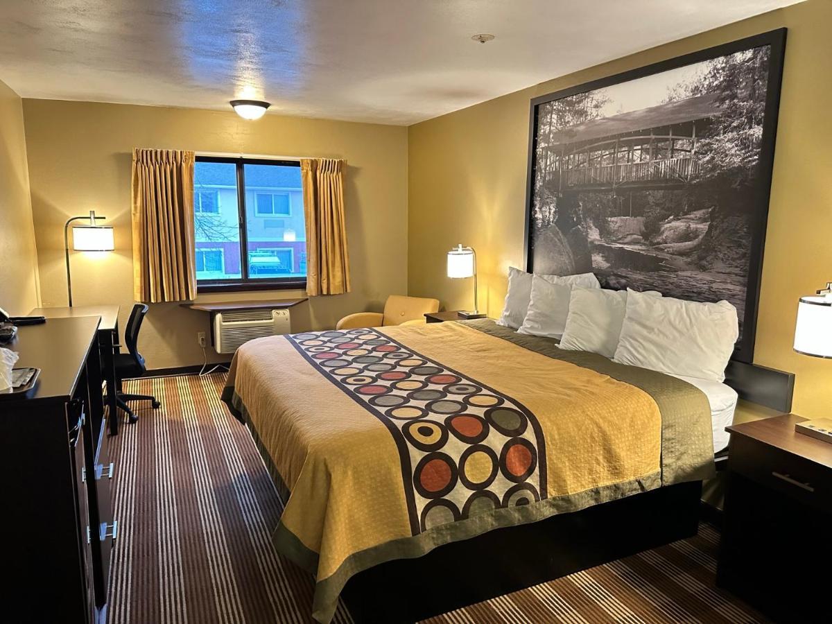 Hotel Super 8 by Wyndham Eau Claire WI Extérieur photo