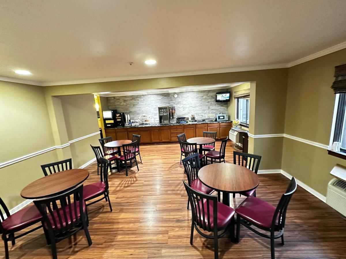 Hotel Super 8 by Wyndham Eau Claire WI Extérieur photo