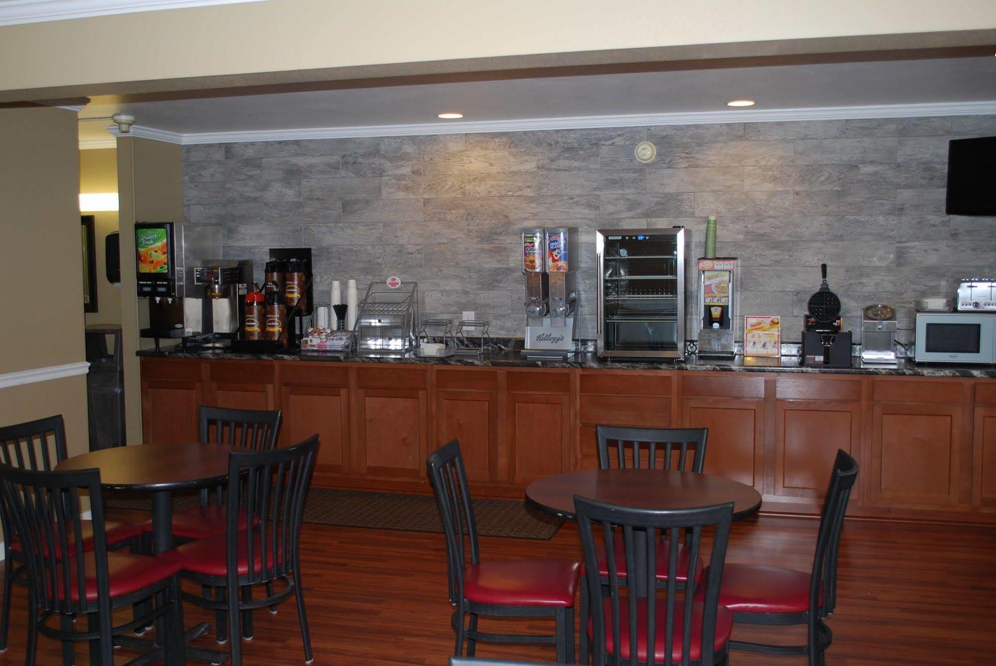 Hotel Super 8 by Wyndham Eau Claire WI Extérieur photo