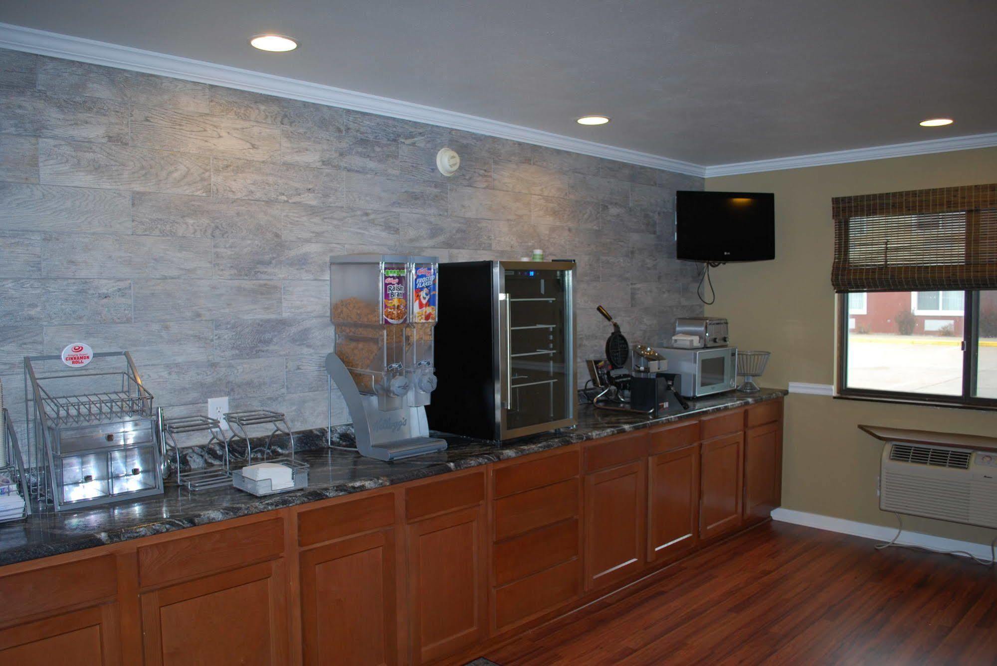 Hotel Super 8 by Wyndham Eau Claire WI Extérieur photo