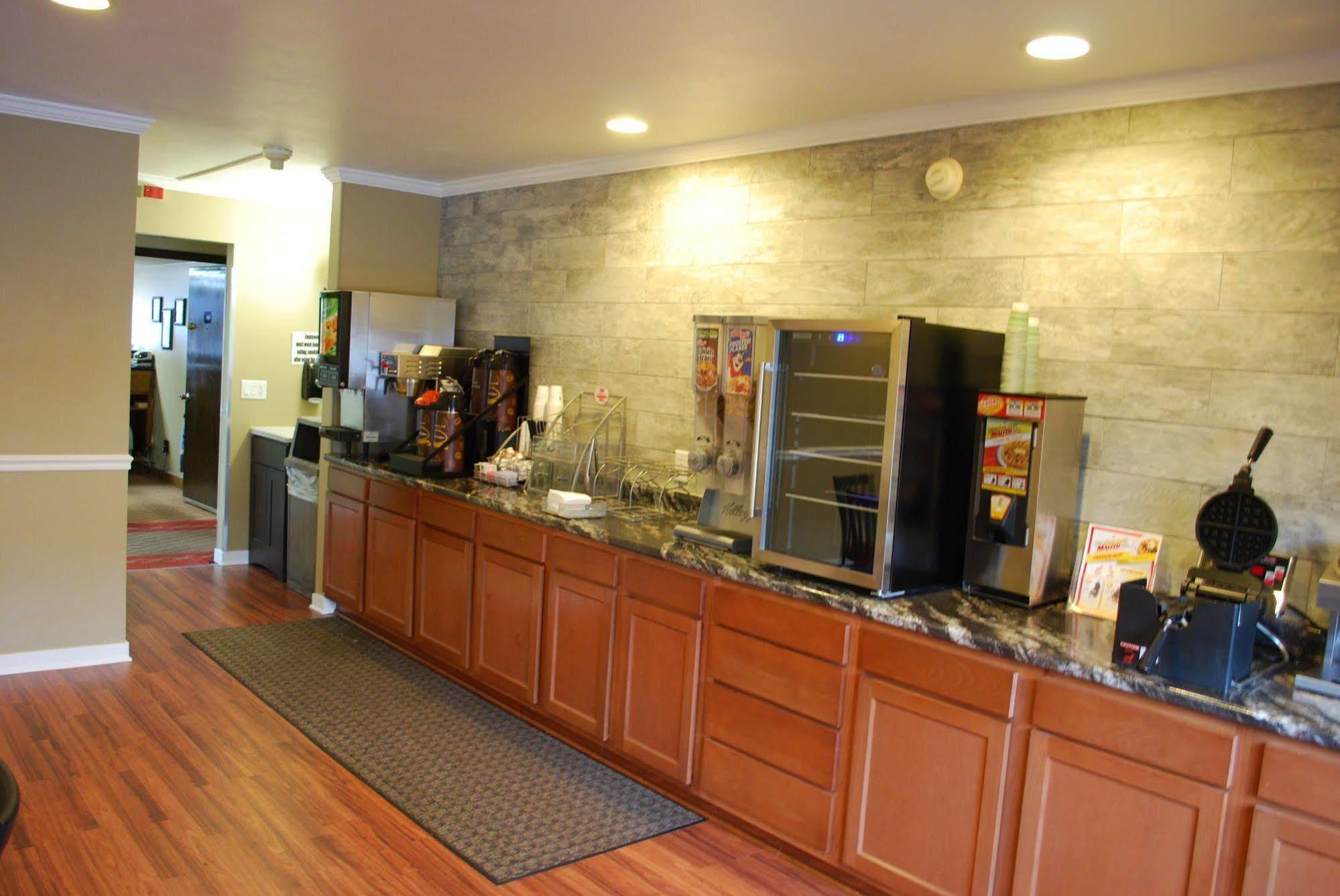 Hotel Super 8 by Wyndham Eau Claire WI Extérieur photo