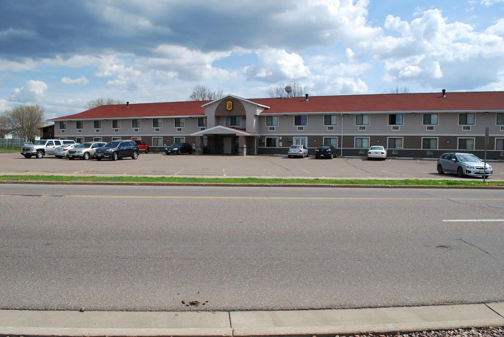 Hotel Super 8 by Wyndham Eau Claire WI Extérieur photo